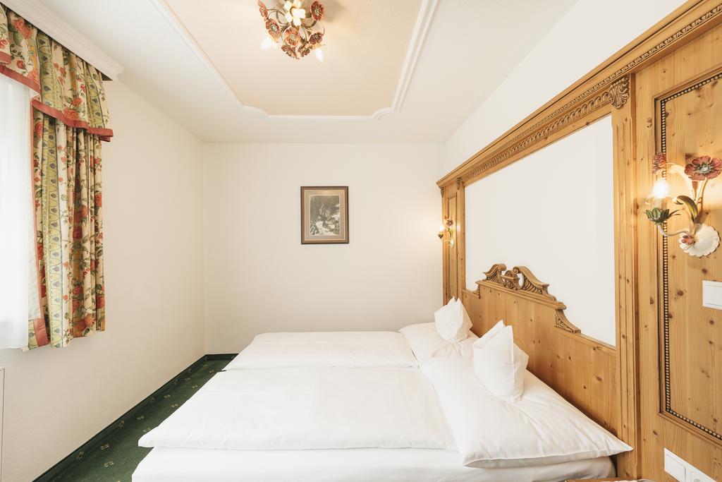 Hotel Hoferwirt Neustift im Stubaital Exterior photo